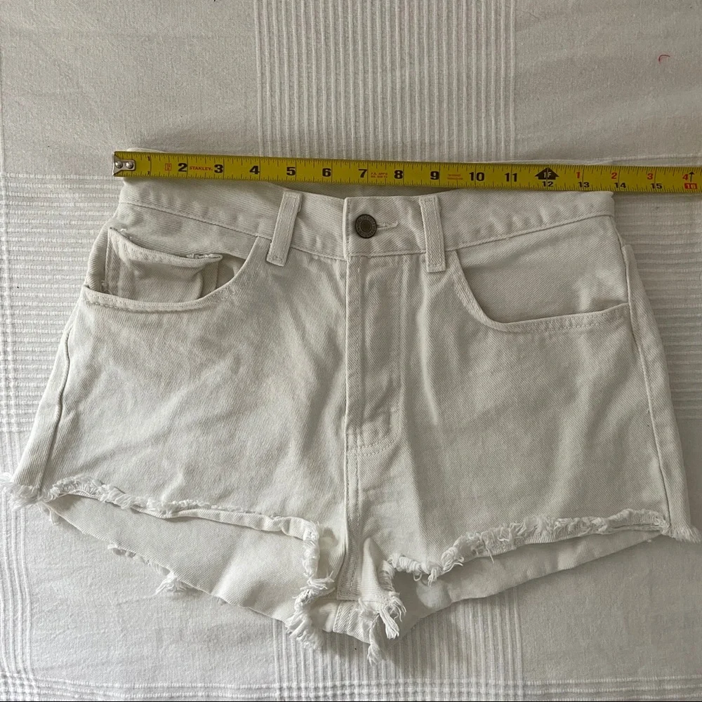 Pre-Loved Brandy Melville White Jean Shorts in Size Small - Picture 6 of 7